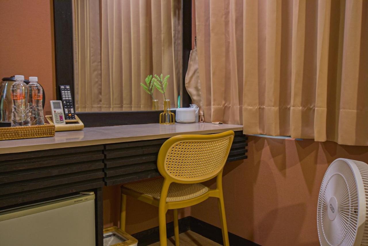Ashare Hotel Yilan Eksteriør billede